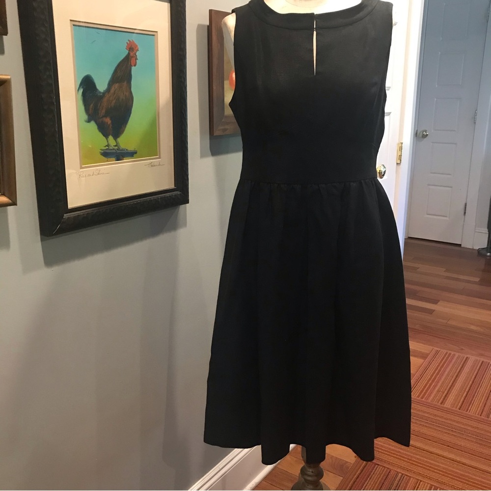Fabulous Vintage Style & Flattering!  Rickie Freeman for TERI JON LBD 100% Linen